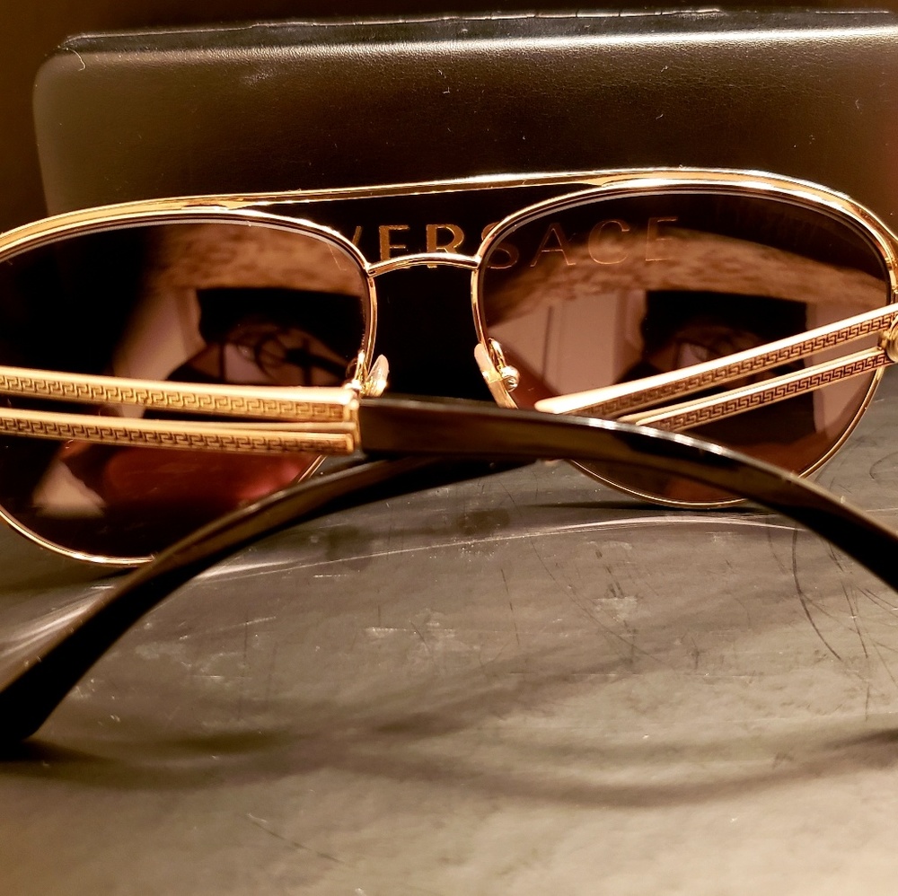 VERSACE - Gold Rims Mirror BR - Picture 5 of 6
